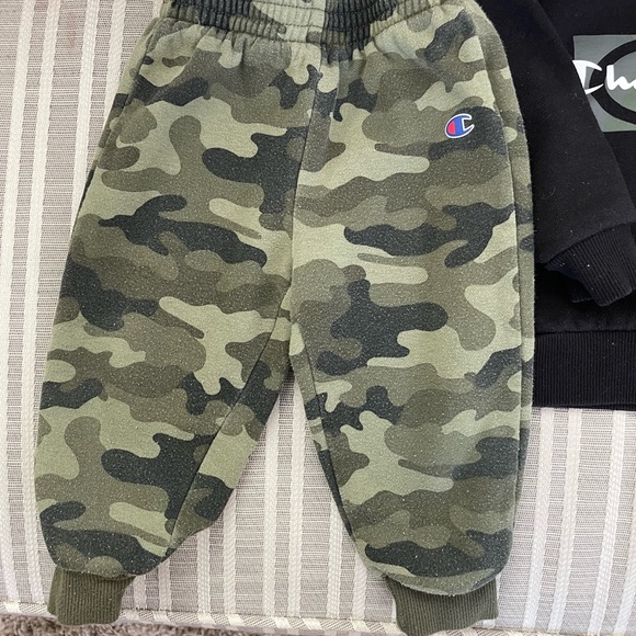 2 piece toddler Champion jogger set - Picture 2 of 3